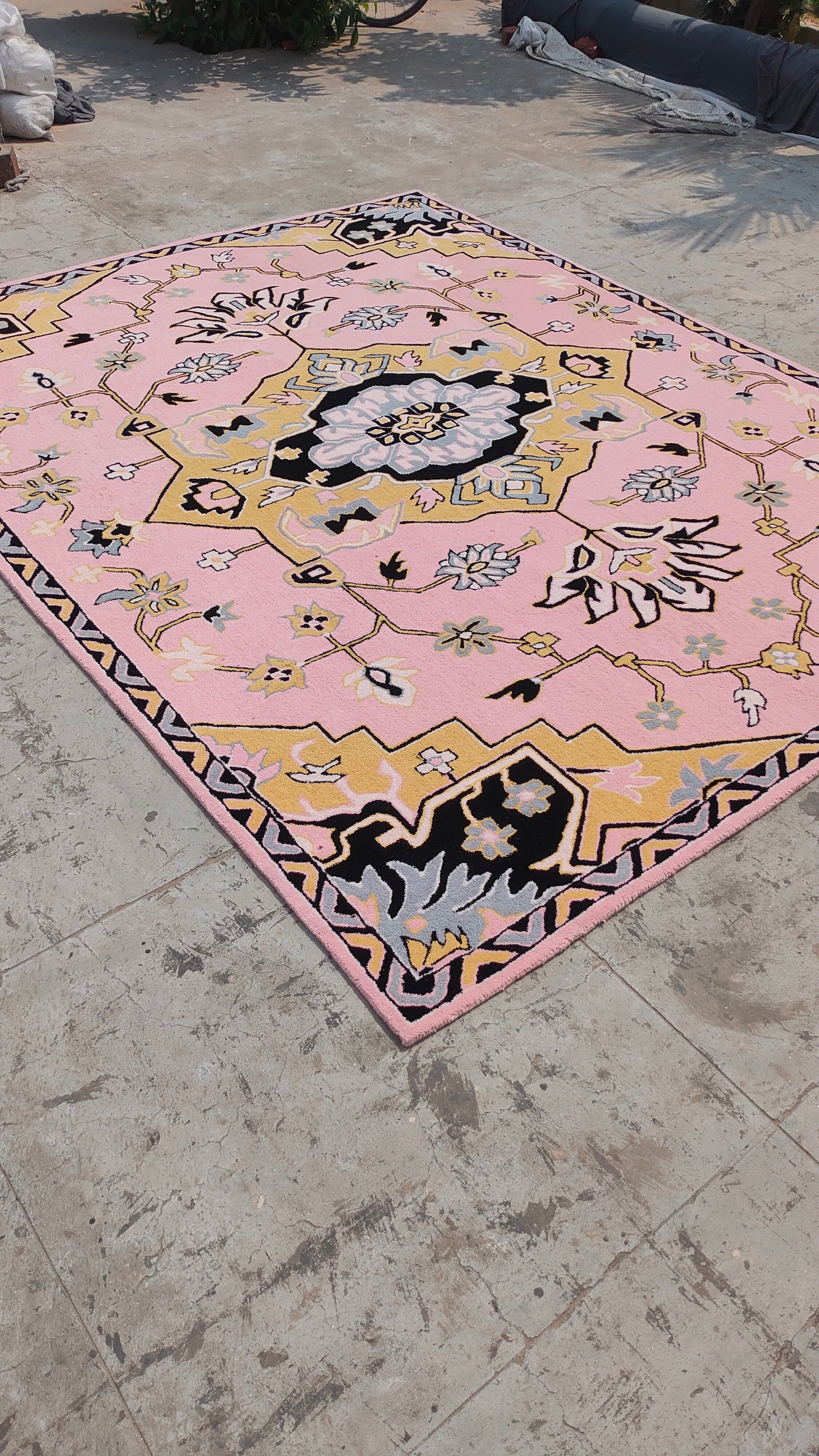 Hand-Tufted Persian-inspired Pink Floral Wool Rug