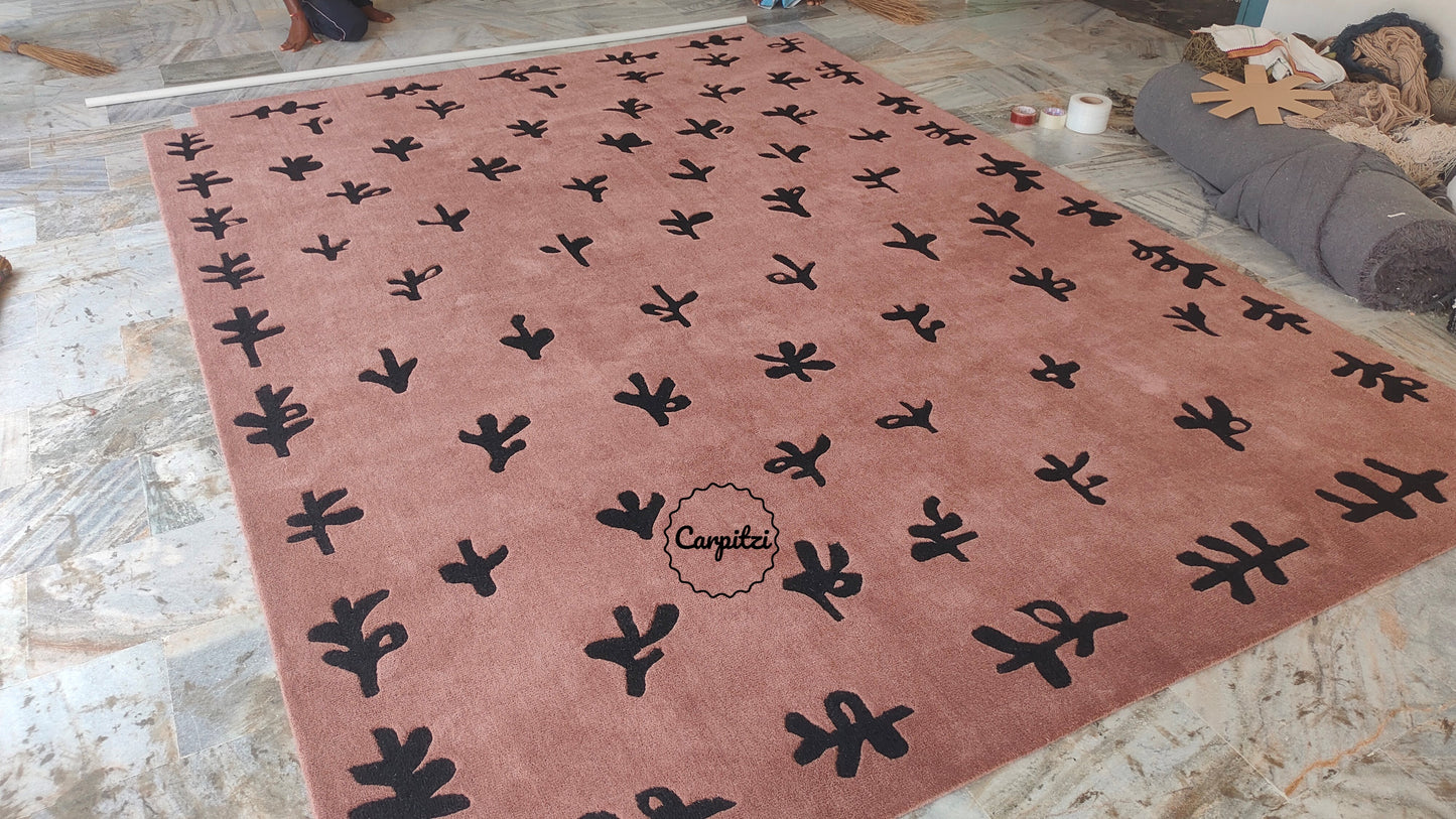 Modern Abstract Botanical Tufted Rug – Dusty Rose & Black Leaf Pattern Carpet