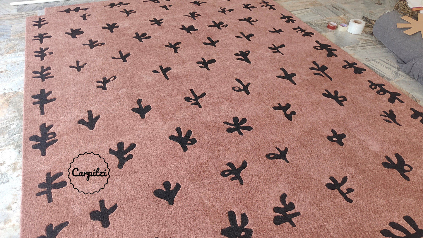 Modern Abstract Botanical Tufted Rug – Dusty Rose & Black Leaf Pattern Carpet