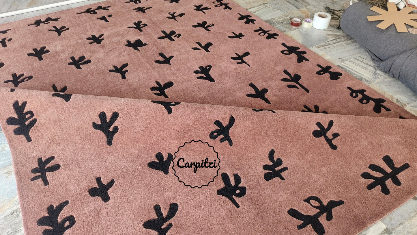 Modern Abstract Botanical Tufted Rug – Dusty Rose & Black Leaf Pattern Carpet