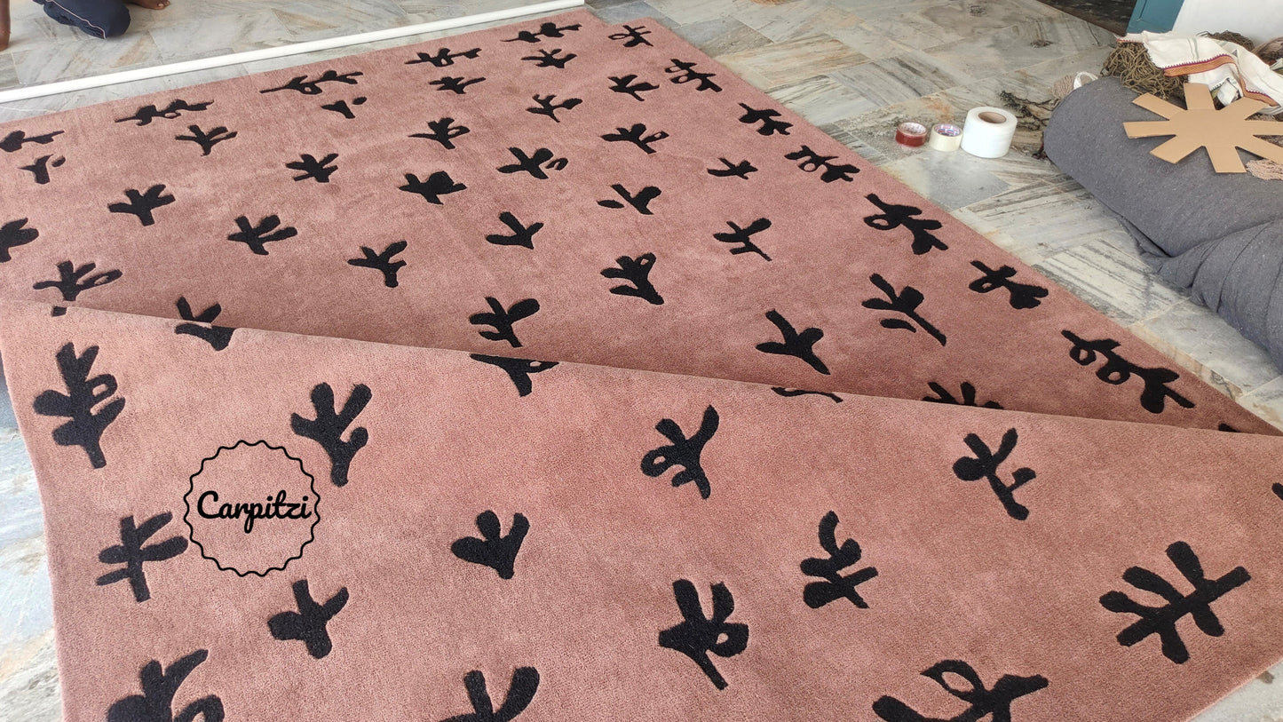 Modern Abstract Botanical Tufted Rug – Dusty Rose & Black Leaf Pattern Carpet