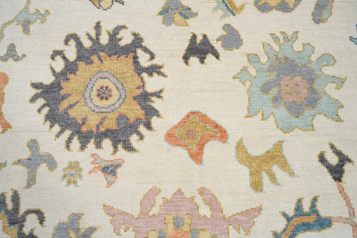 Neutral Oushak Rug – Ivory & Gold Wool Area Rug | Contemporary Multicolored Turkish Rug for Living Room or Bedroom