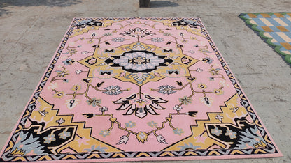 Hand-Tufted Persian-inspired Pink Floral Wool Rug