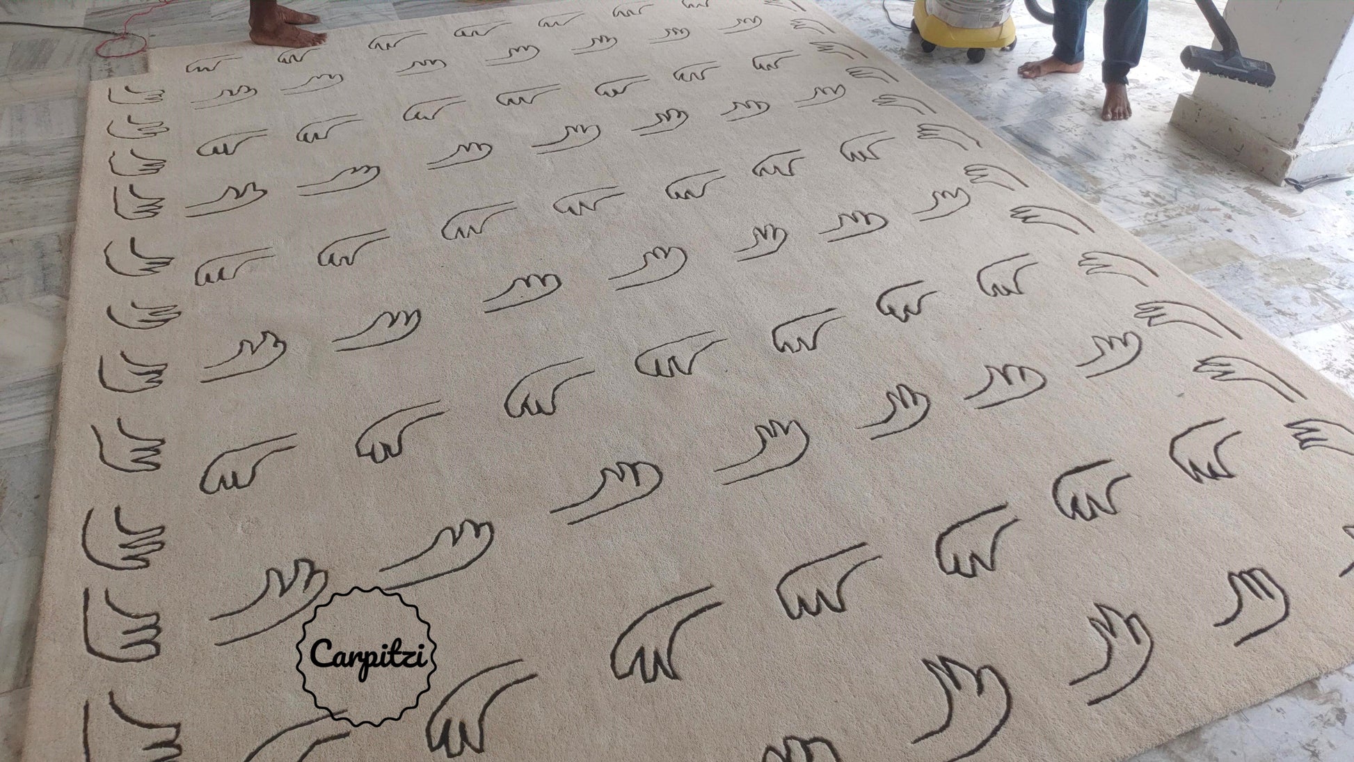 Nordic Hand Pattern Tufted Rug – Modern Minimal Beige Carpet Carpitzi