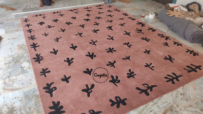 Modern Abstract Botanical Tufted Rug – Dusty Rose & Black Leaf Pattern Carpet