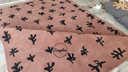 Modern Abstract Botanical Tufted Rug – Dusty Rose & Black Leaf Pattern Carpet