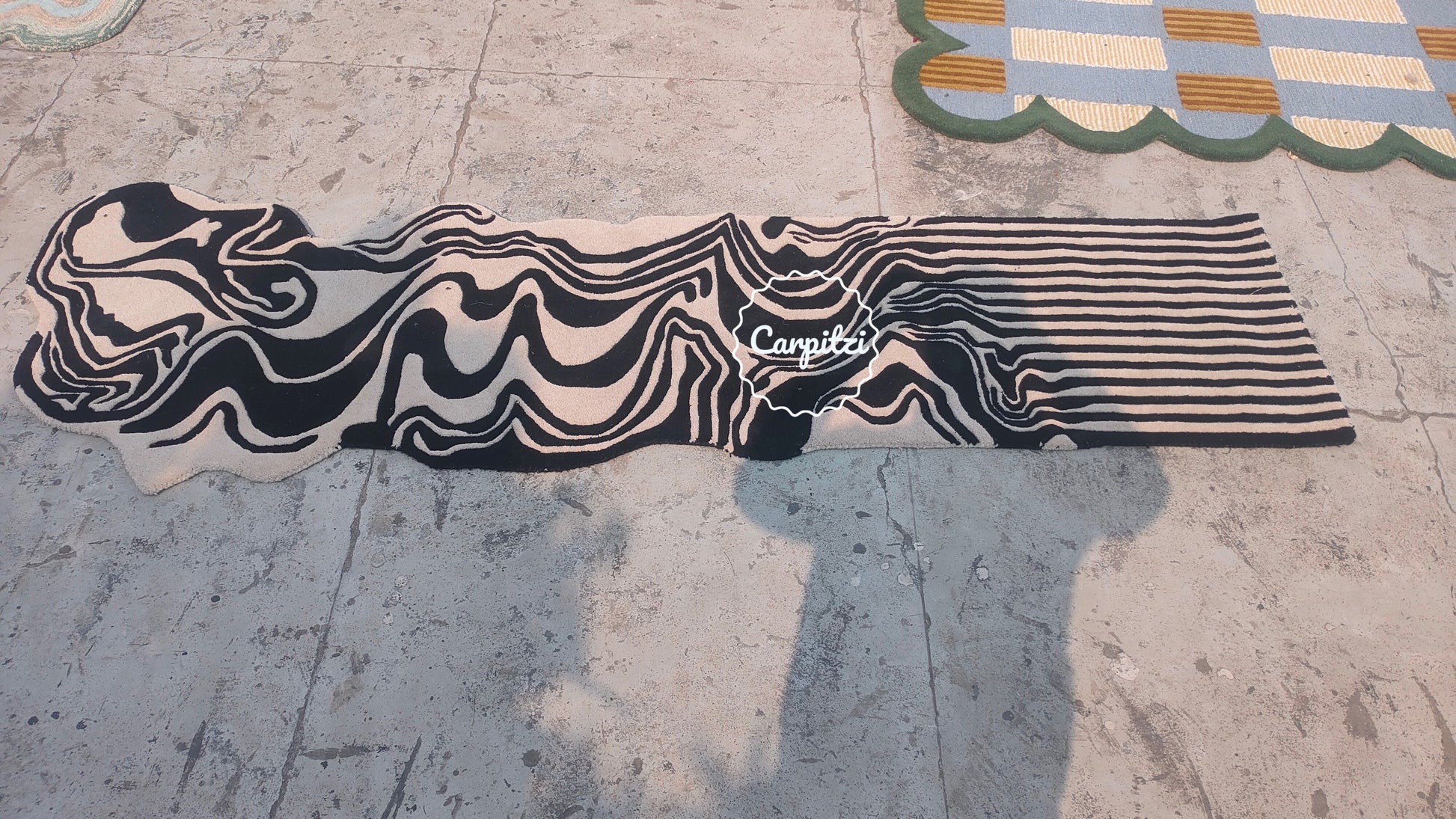 Melting Abstract Tufted Runner – Modern Wavy Hallway Rug Carpitzi